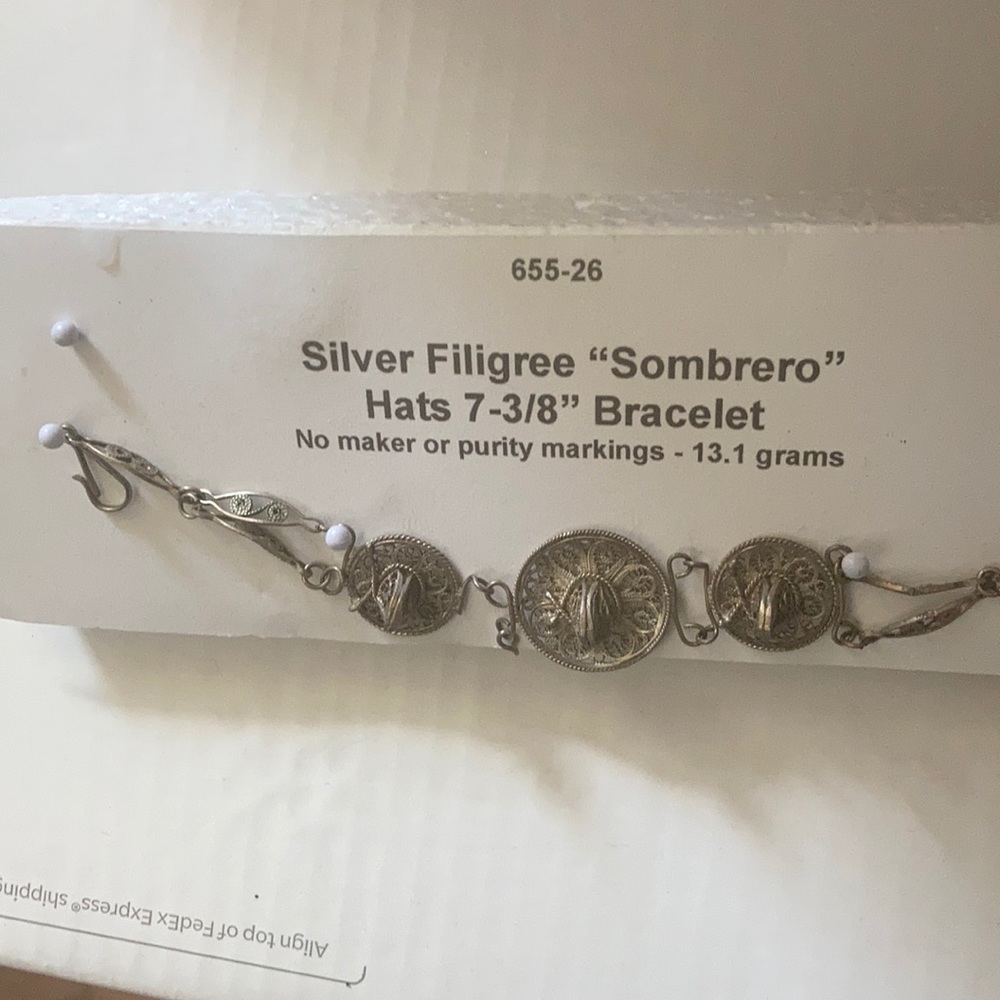 Silver tone filigree sombrero Bracelet